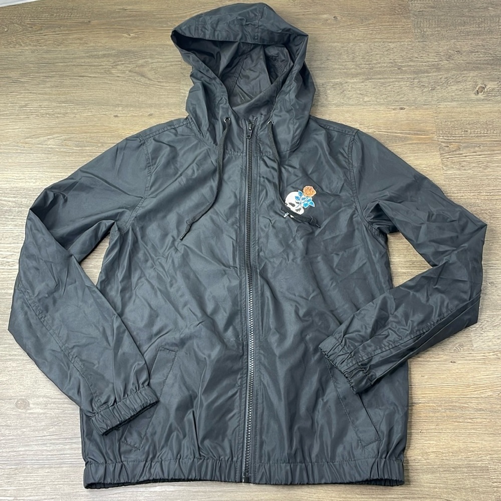 Zumies Empyre Women’s Extra Small Black Hooded Skull Windbreaker, size XS